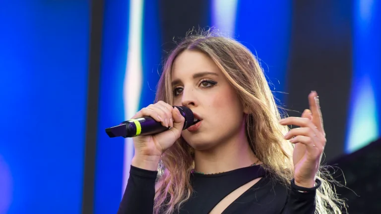 Angelina Mango: Sold Out e nuove date per il tour nei club 2024!