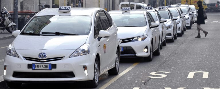 450 nuove licenze taxi a Milano. I dettagli per presentare domanda