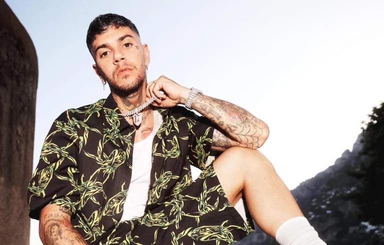 Emis Killa si ritira dal Festival di Sanremo 2025: "Sono indagato, faccio un passo indietro"