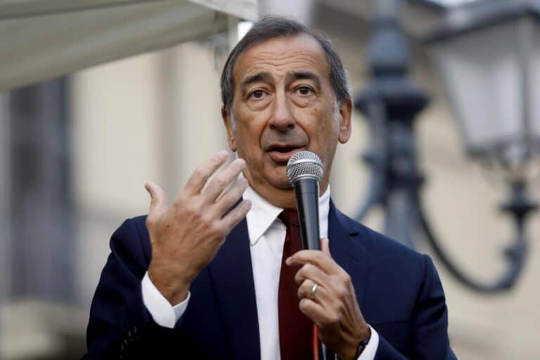 Beppe Sala propone la rimozione del pavé in via Torino: una questione di sicurezza