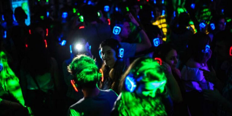 La Silent Disco del Parco Tittoni: Ballare con le Cuffie