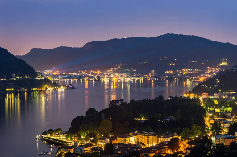 La polemica per il ristorante sul Lago di Como: coperto a 15 euro per una vista mozzafiato