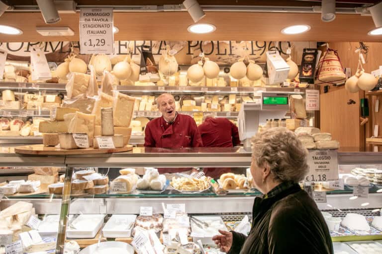 I Mercati Storici di Milano: Tradizione e Autenticità tra le Vie della Città