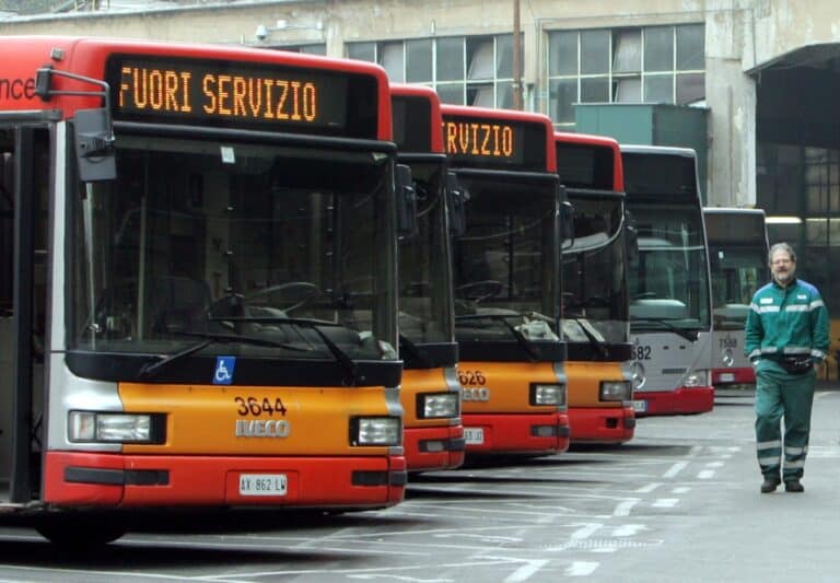Sciopero dei trasporti l'11 aprile: stop di 24 ore per treni e mezzi a Milano