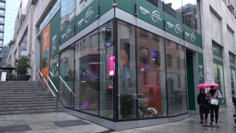 Amazon porta il Black Friday Universe a Milano: un'esperienza immersiva di shopping