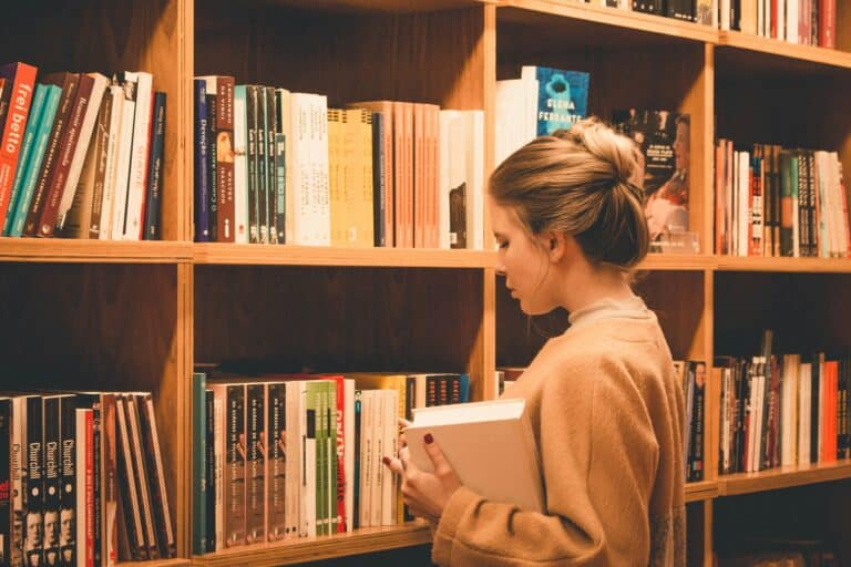 Milano consolida il suo ruolo di capitale culturale: crescono i consumi e le biblioteche