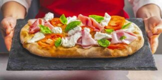 Un tram di Milano diventa un ristorante di pinsa romana per festeggiare gli 80 anni di Corrado Di Marco