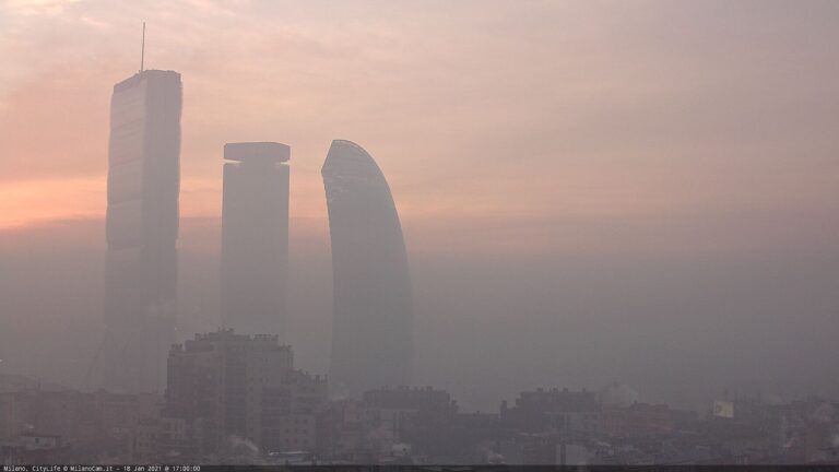 Milano soffocata dallo smog: aria sempre più irrespirabile