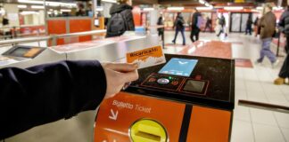 Addio ai biglietti cartacei: proroga fino al 30 giugno per i mezzi pubblici
