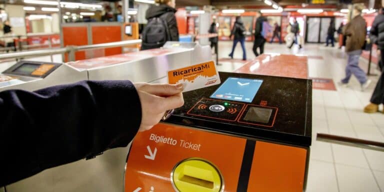 Addio ai biglietti cartacei: proroga fino al 30 giugno per i mezzi pubblici
