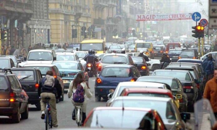 Parcheggi selvaggi: nel 2024 oltre 60 giorni di stop per i mezzi ATM