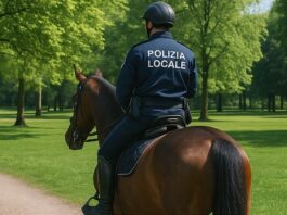 polizia locale a cavallo