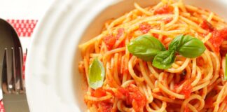 Spaghetti al pomodoro da 45 € a Como: scoppia la polemica sui social