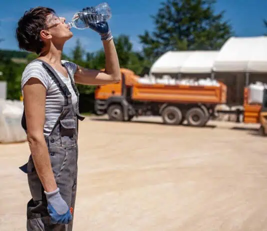 Allerta caldo a Milano: rischio per la salute e richiesta di stop ai lavori esterni
