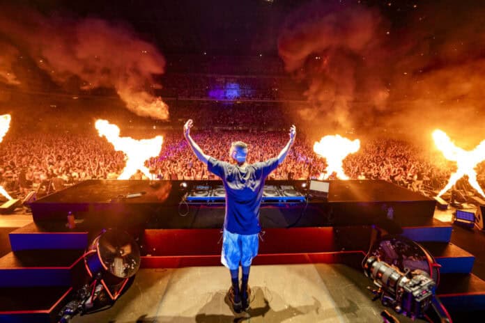 San Siro si trasforma in discoteca: il live di Gabry Ponte fa ballare 40mila persone