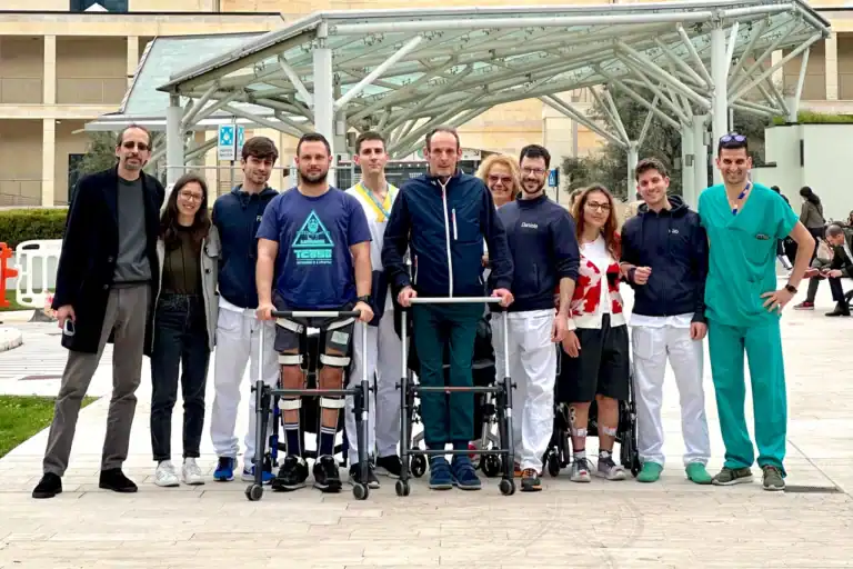 Un paziente paraplegico torna a camminare al San Raffaele: è la prima volta al mondo