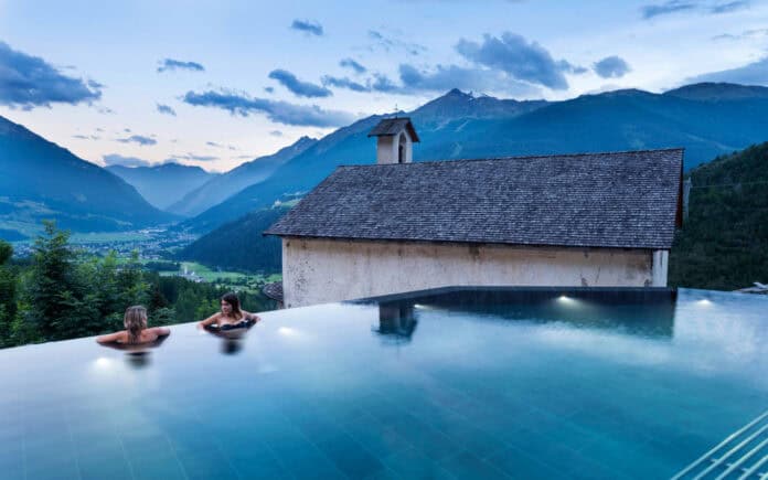 Benessere e silenzio in alta quota: terme e natura in Valchiavenna
