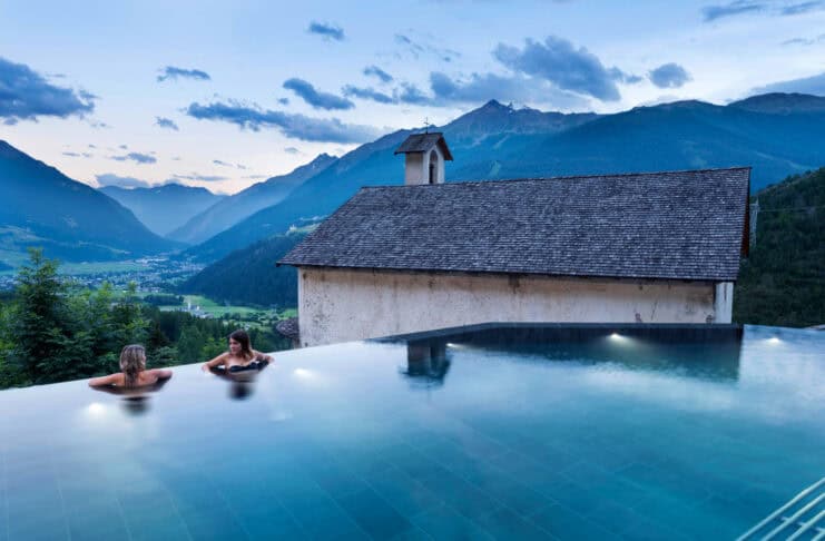 Benessere e silenzio in alta quota: terme e natura in Valchiavenna