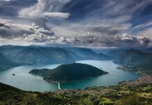 Una giornata sul Lago d’Iseo: itinerario tra Monte Isola, borghi storici e relax sull’acqua