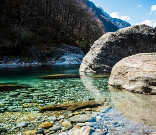Le Maldive a un’ora e mezza da Milano: il paradiso alpino della Val Verzasca