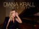 Il 20 ottobre 2025, il Teatro degli Arcimboldi di Milano accoglierà la celebre Diana Krall per un concerto unico che celebra il suo talento inconfondibile e il suo contributo straordinario al mondo del jazz.