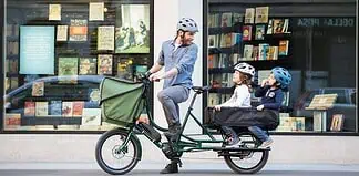 Milano punta sulle cargo-bike: cosa sono e perché potrebbero cambiare la mobilità