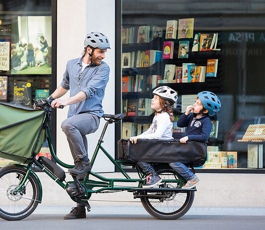 Milano punta sulle cargo-bike: cosa sono e perché potrebbero cambiare la mobilità