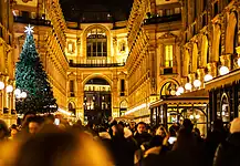Milano verso il Natale 2025: bandi, sponsor e grandi progetti per una città più luminosa