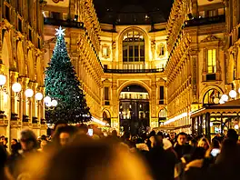 Milano verso il Natale 2025: bandi, sponsor e grandi progetti per una città più luminosa