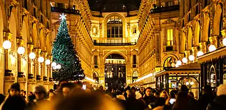 Milano verso il Natale 2025: bandi, sponsor e grandi progetti per una città più luminosa