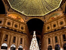 Itinerario tra le luci di Natale: un percorso a piedi tra quartieri illuminati e atmosfere magiche