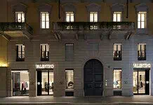 Milano e Valentino: la boutique storica riapre nel segno dell’eleganza