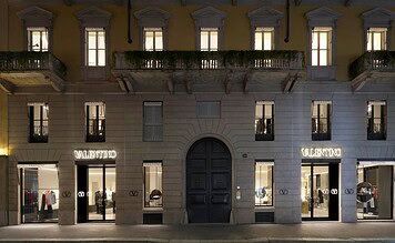 Milano e Valentino: la boutique storica riapre nel segno dell’eleganza