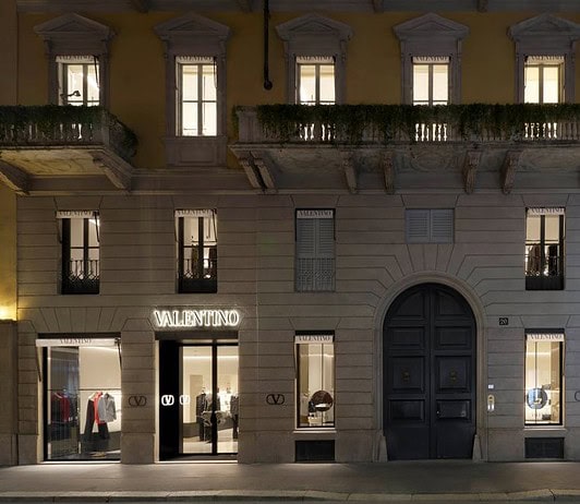Milano e Valentino: la boutique storica riapre nel segno dell’eleganza