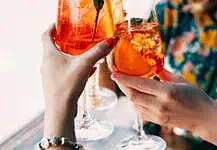 Addio happy hour? La Gen Z e il nuovo modo di vivere l’aperitivo