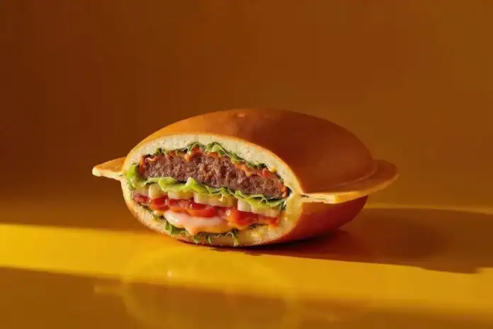 Boom di code per l’apertura di Space Burger, il fast food di Dose e Dadda Boom di code per l’apertura di Space Burger, il fast food di Dose e Dadda