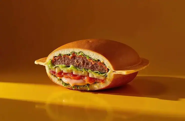 Boom di code per l’apertura di Space Burger, il fast food di Dose e Dadda