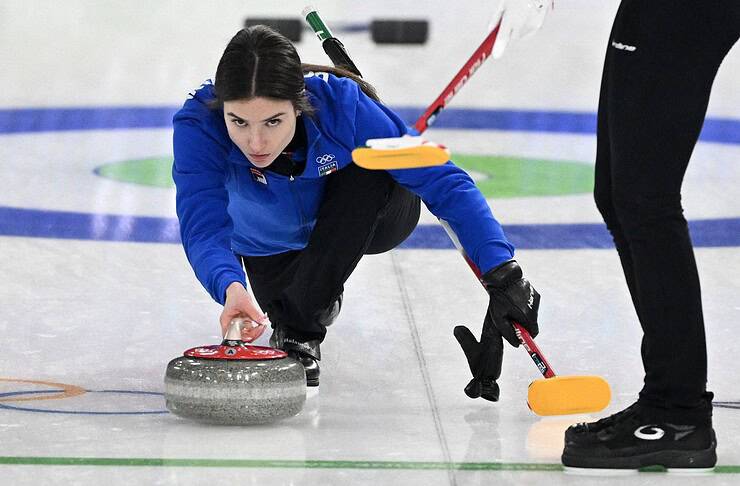 Prova gratuita di curling a Milano: l’esperienza olimpica aperta a tutti