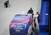 Snoop Dogg sorprende alla pista di pattinaggio di Assago