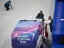 Snoop Dogg sorprende alla pista di pattinaggio di Assago