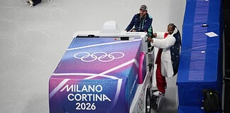 Snoop Dogg sorprende alla pista di pattinaggio di Assago