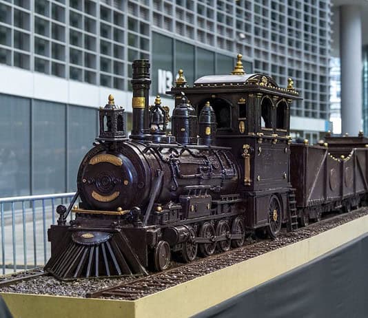 55 metri di cioccolato: il trenino record arriva a Milano