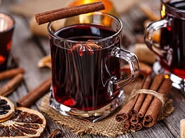 Vin brulè e bombardino gratis: il rifugio di montagna a due passi dal Duomo