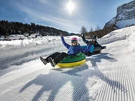 A Milano in Piazza Tre Torri arriva la pista di snowtubing per le Olimpiadi Invernali 2026
