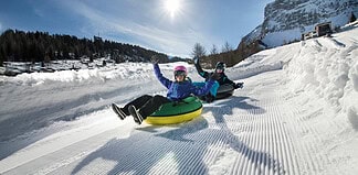 A Milano in Piazza Tre Torri arriva la pista di snowtubing per le Olimpiadi Invernali 2026