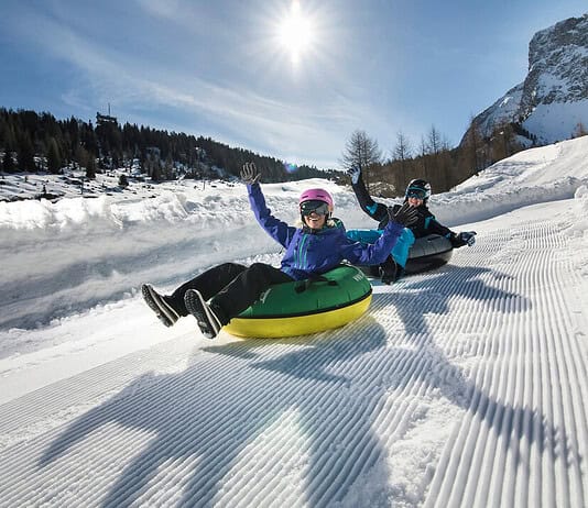 A Milano in Piazza Tre Torri arriva la pista di snowtubing per le Olimpiadi Invernali 2026