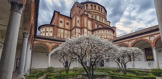Il Chiostro delle Rane: il cortile segreto rinascimentale nel cuore di Milano
