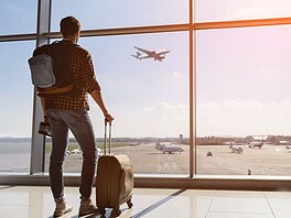 Sempre più giovani laureati lasciano la Lombardia: è fuga di talenti