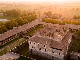 Dormire tra i tulipani in un borgo storico: guida all’esperienza 