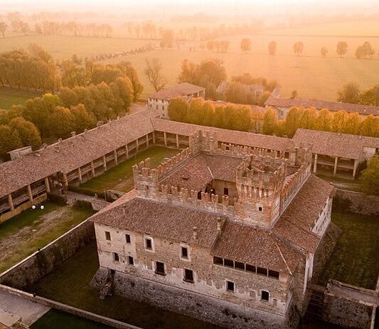 Dormire tra i tulipani in un borgo storico: guida all’esperienza 